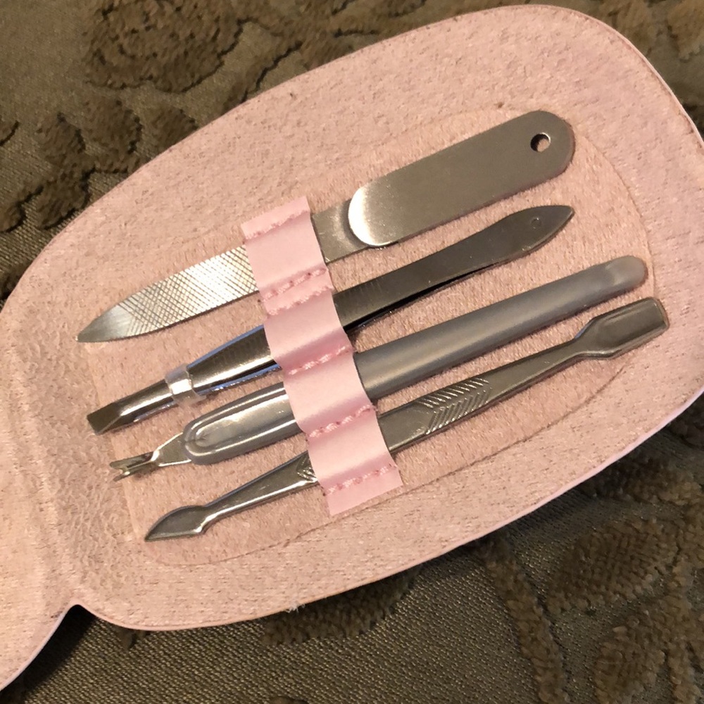 Farmasi Mani/Pedi Set - Picture 3 of 5